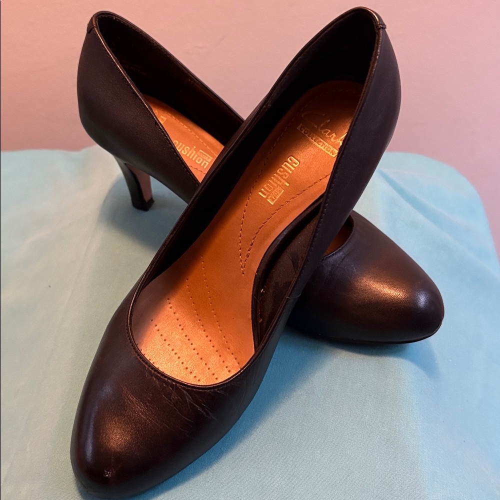 Clarks Black Leather Pumps - Picture 4 of 4